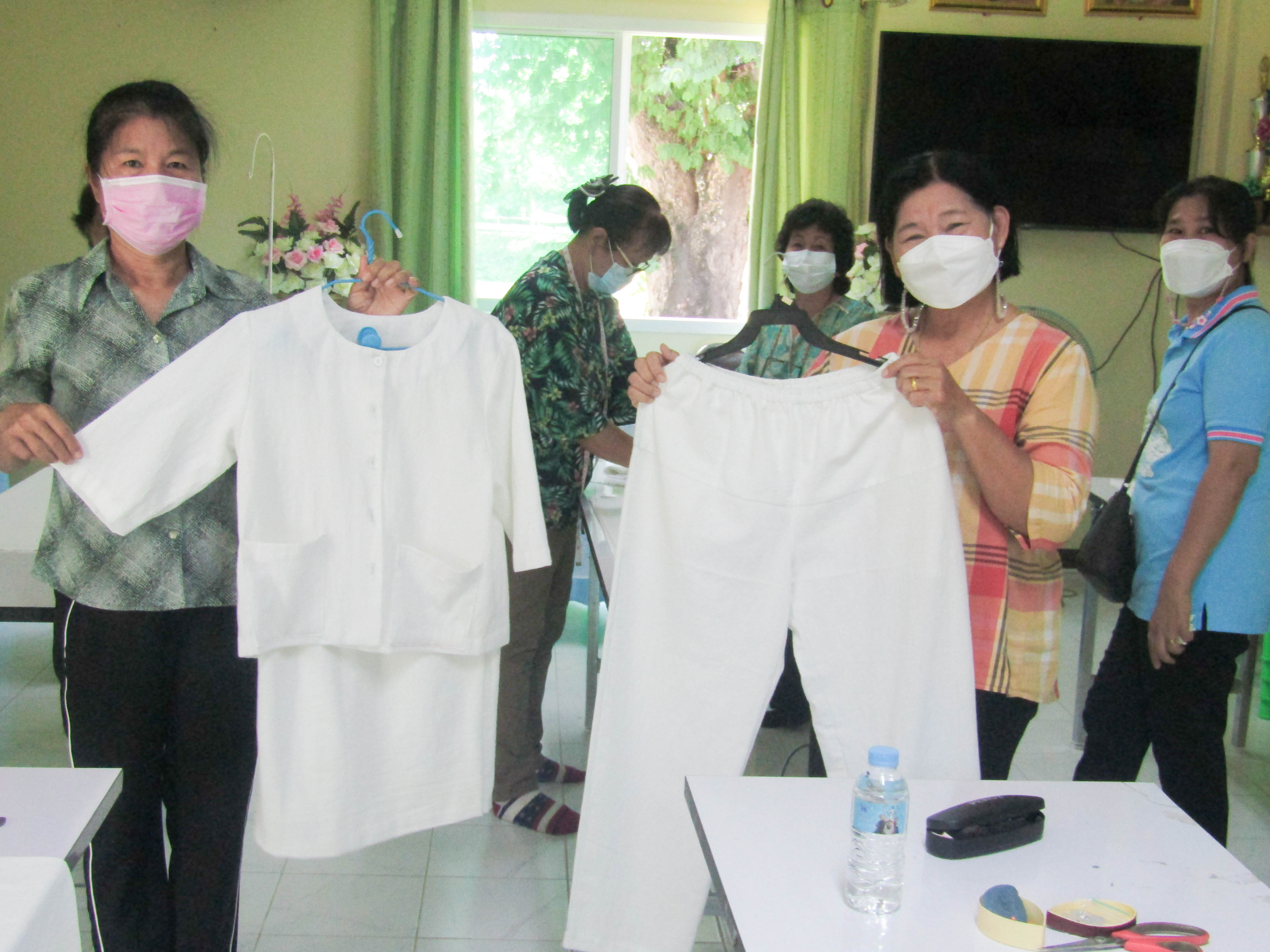 โครงการจัดกิจกรรม ผู้สูงอายุ ตำบลหลวงเหนือ อำเภองาว จังหวัดลำปาง กิจกรรมตัดเย็บเสื้อและผ้าถุง(สีขาว)วันที่ 13-14 กรกฏาคม 2564 ณ…